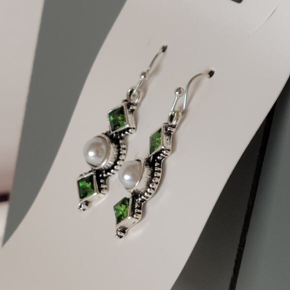 Green Crystal And Pearl Dangle Earrings Vintage Look Silver Tone Unbranded - Picture 6 of 8